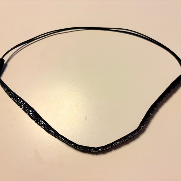 Set of metal gold tone and black beaded headbands - Picture 3 of 4